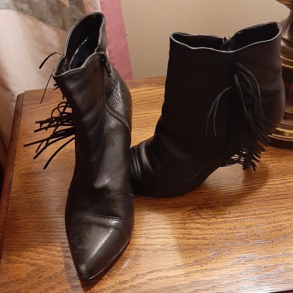 1/2 PRICE🔻Wild Pair Black Leather Ankle Boots Size  7 Vintage - Picture 9 of 9